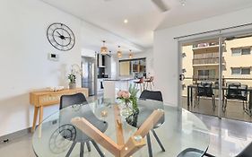 Darwin Inner City Oasis 2 Bed Apt